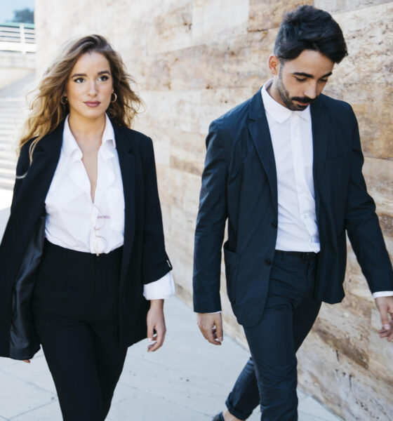 modern-business-people-walking-scaled-e1741426247684