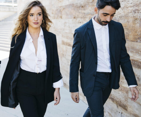 modern-business-people-walking-scaled-e1741426247684