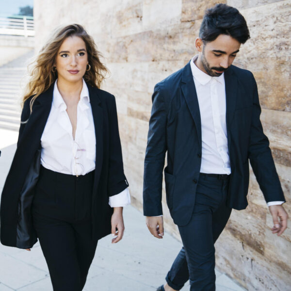 modern-business-people-walking-scaled-e1741426247684