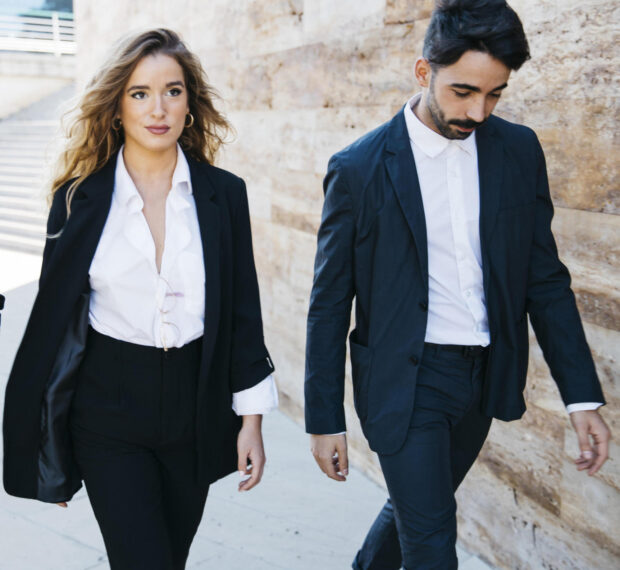 modern-business-people-walking-scaled-e1741426247684